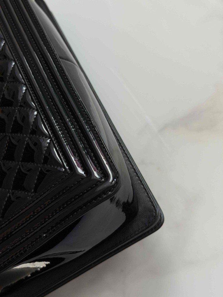 Chanel Boy New Medium bag