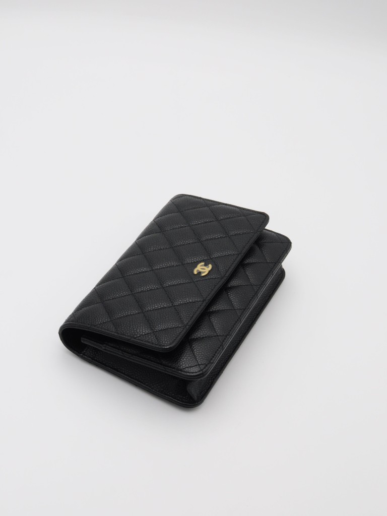 Chanel wallet on chain