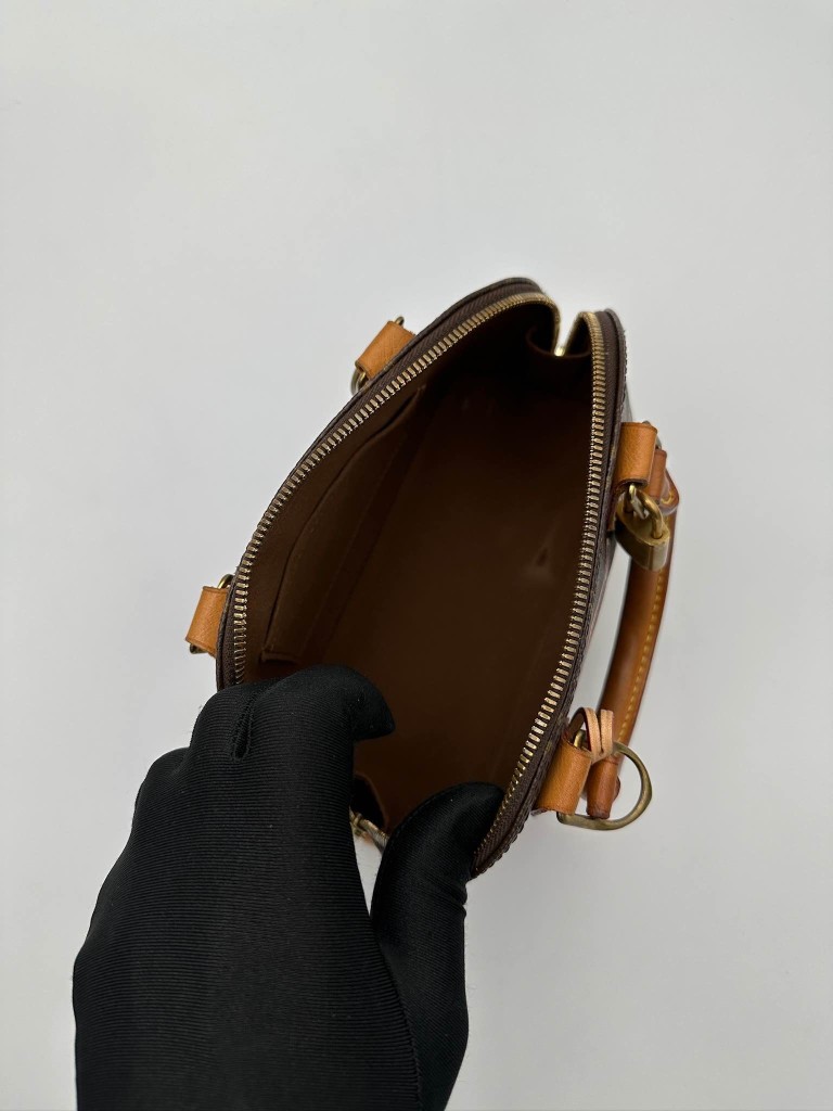 Louis Vuitton Alma BB World Tour torebka