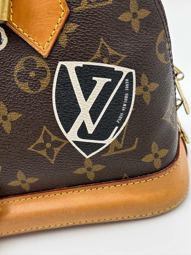 Louis Vuitton Alma BB World Tour torebka