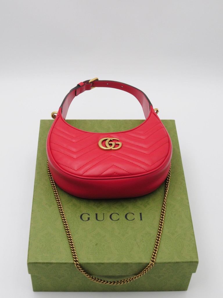 Gucci GG Marmont Small half-moon torebka