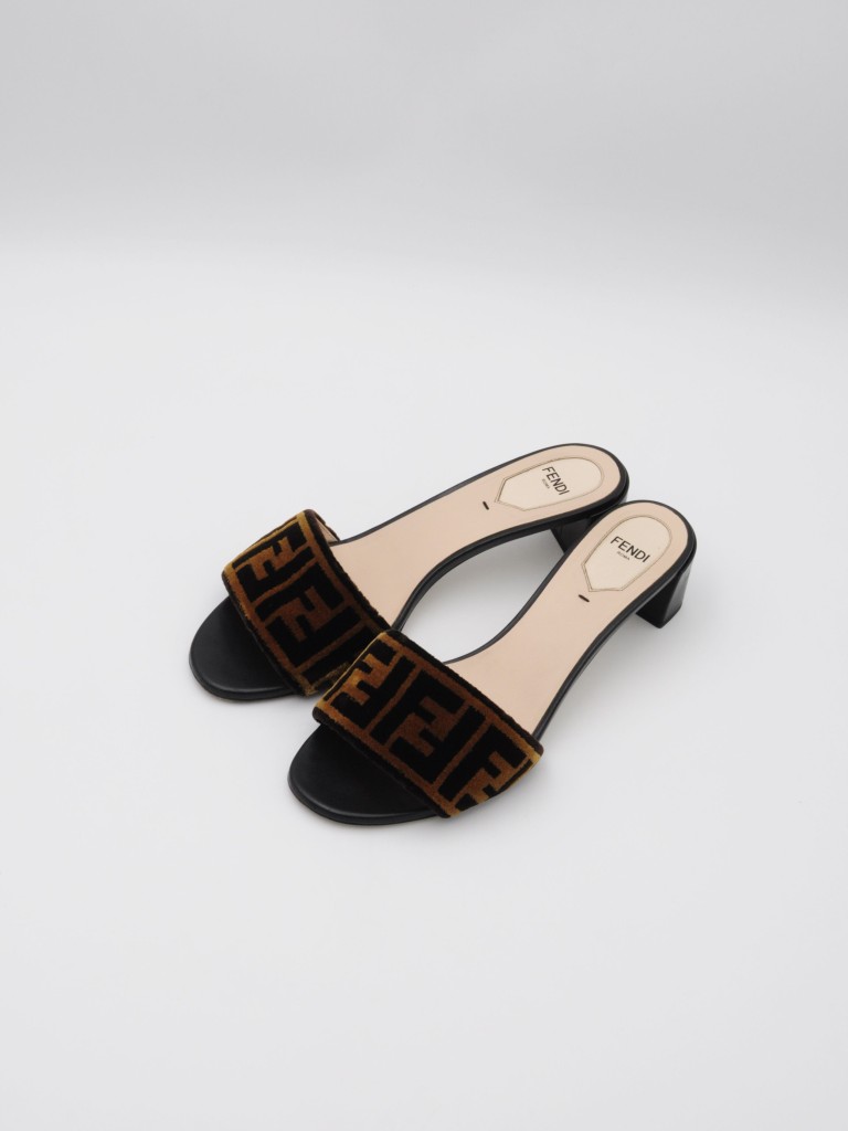 Klapki Fendi