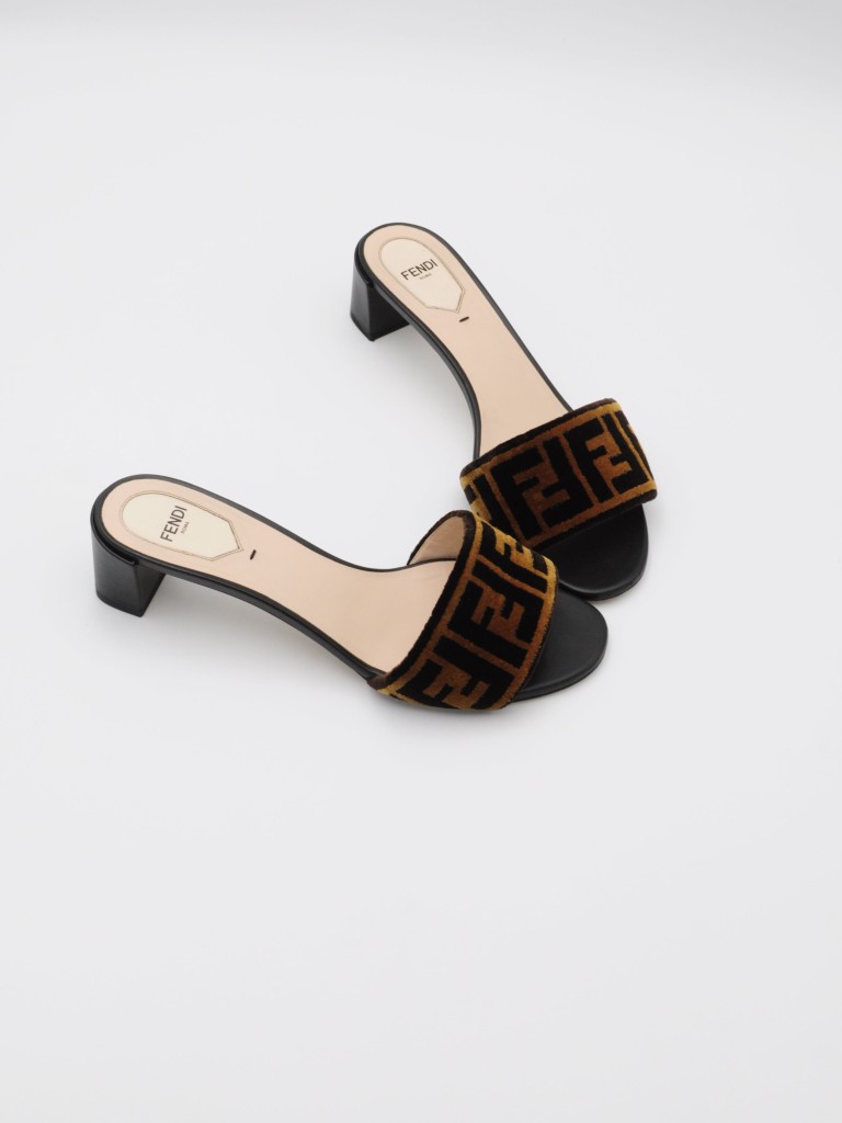 Klapki Fendi