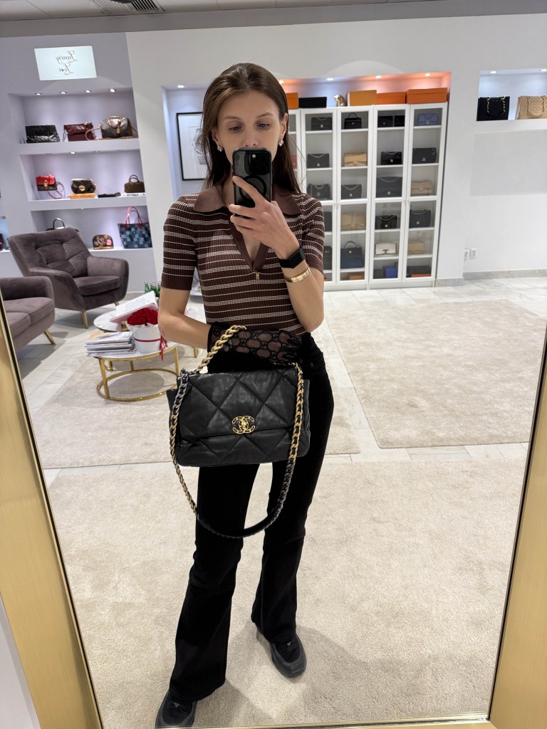 Chanel 19 Medium bag