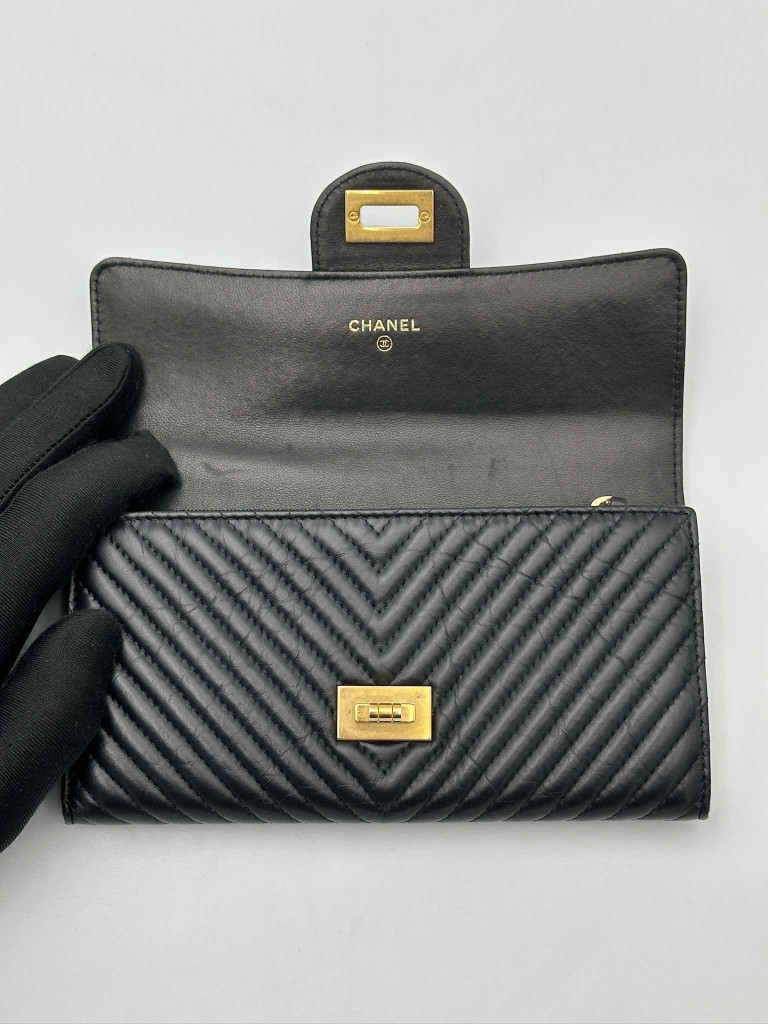 Chanel 2.55 Reissue wallet