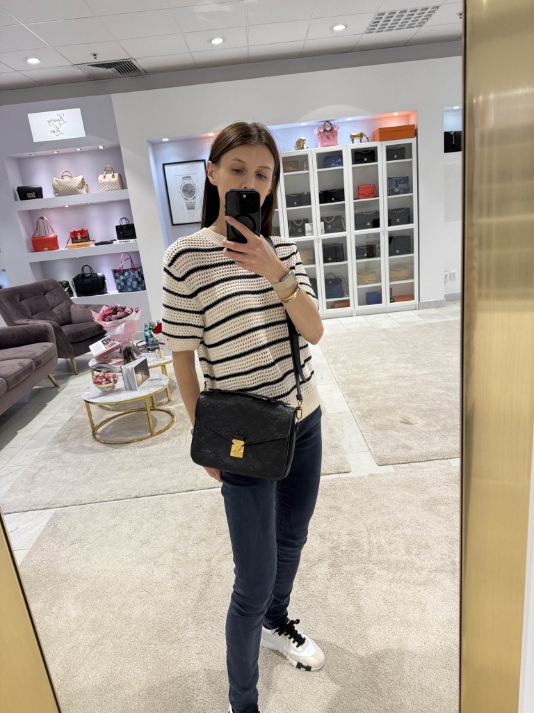 Louis Vuitton Pochette Metis bag