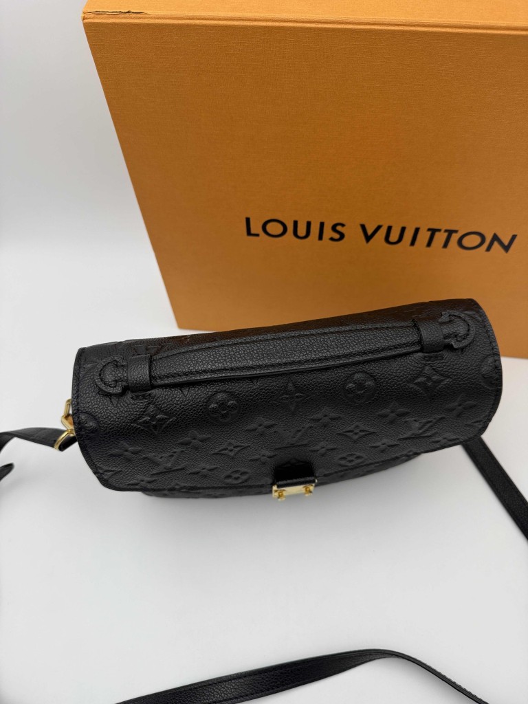 Louis Vuitton Pochette Metis bag
