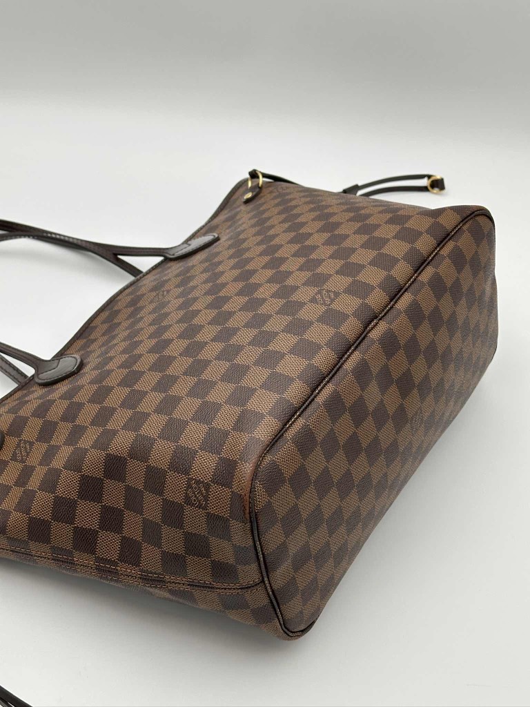 Louis Vuitton Neverfull MM bag