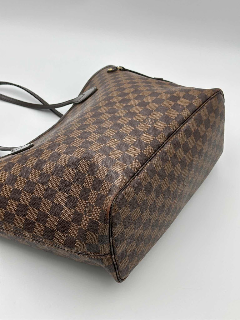 Louis Vuitton Neverfull MM bag