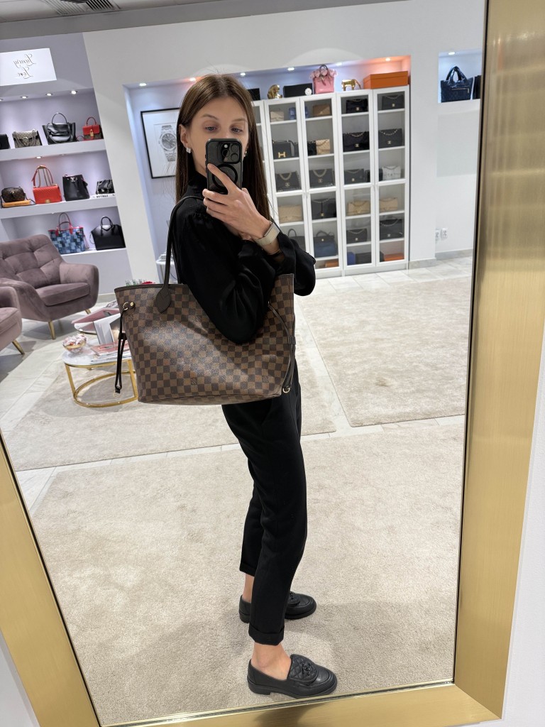 Louis Vuitton Neverfull MM bag