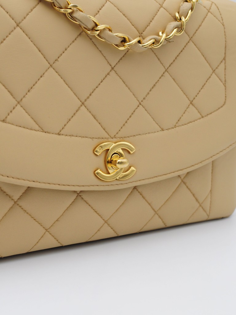 Chanel Diana Medium bag
