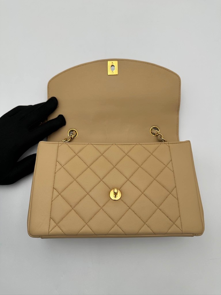 Chanel Diana Medium bag