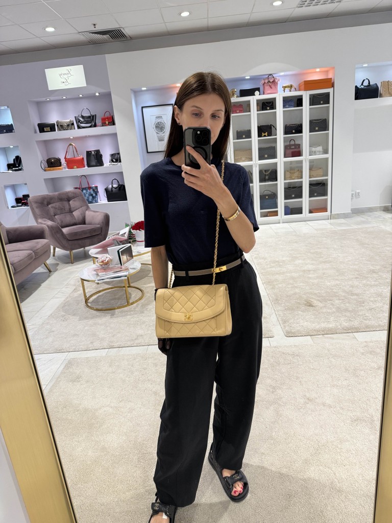 Chanel Diana Medium bag