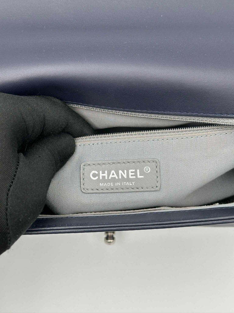 Chanel Boy New Medium bag