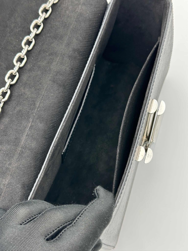 Louis Vuitton Twist MM bag