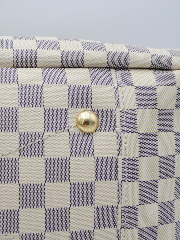 Louis Vuitton Artsy MM bag