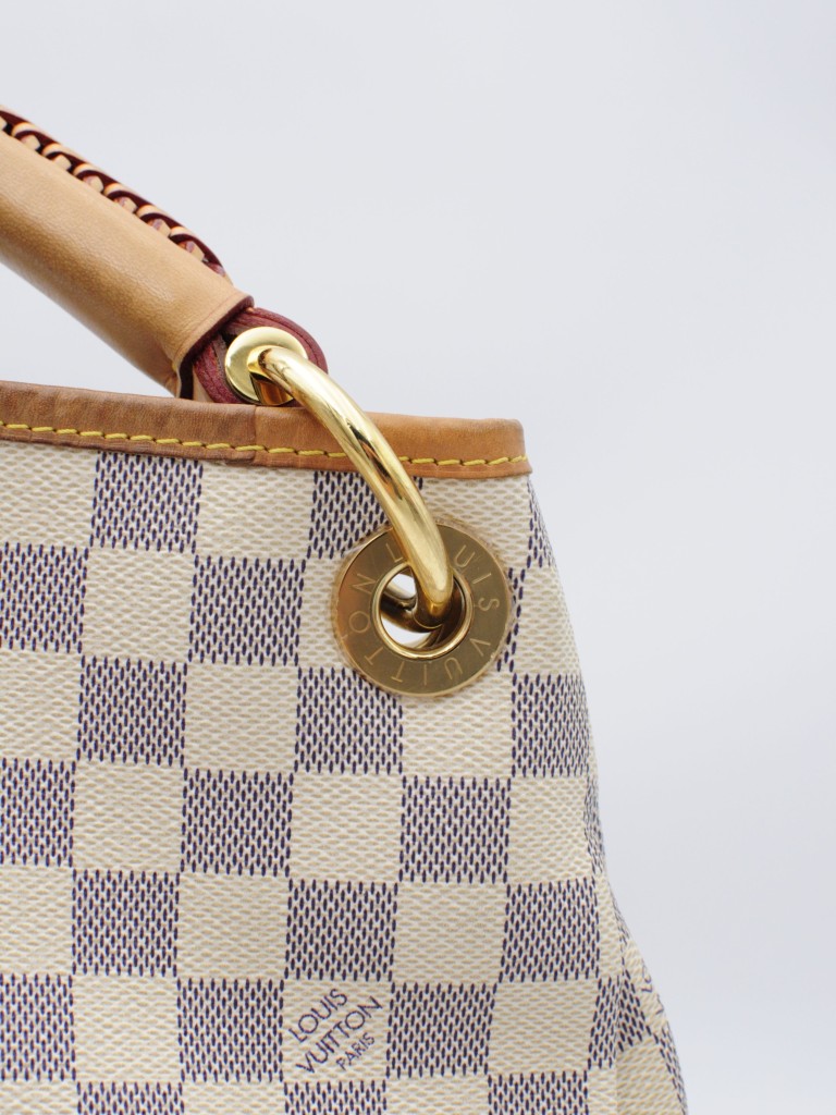 Louis Vuitton Artsy MM bag