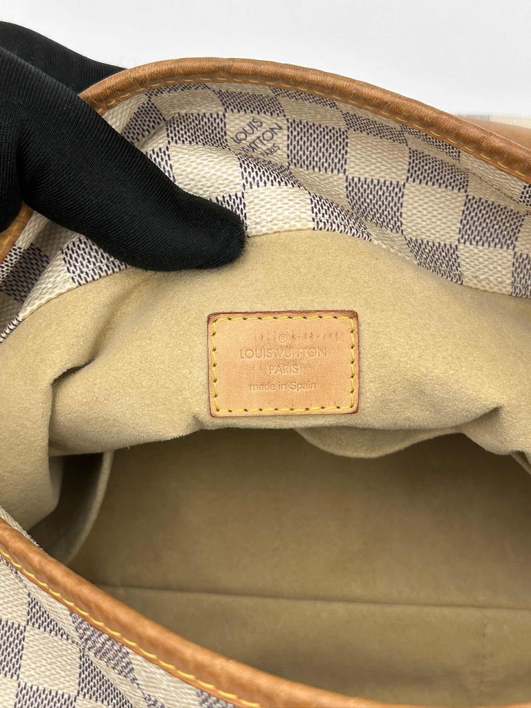 Louis Vuitton Artsy MM bag