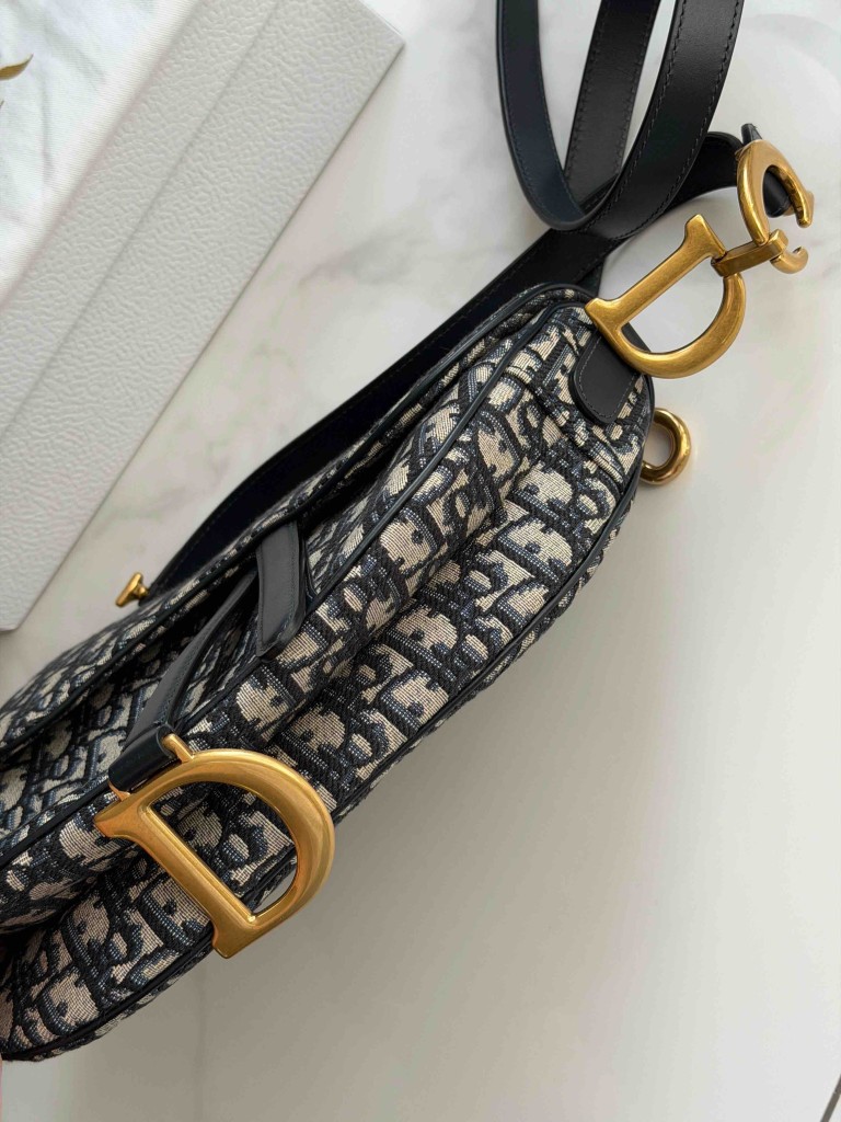 Dior Saddle Medium bag