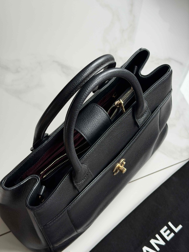 Chanel Neo Executive Small torebka
