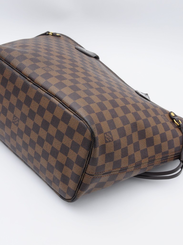 Louis Vuitton Neverfull MM bag