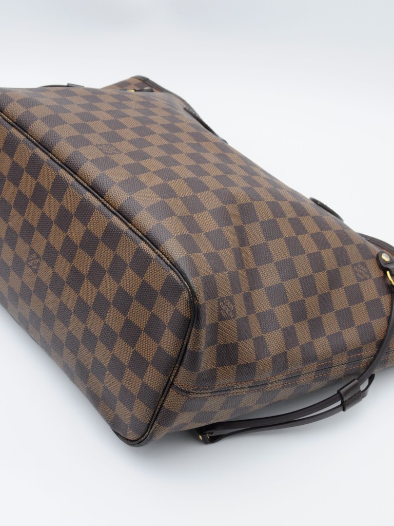 Louis Vuitton Neverfull MM bag