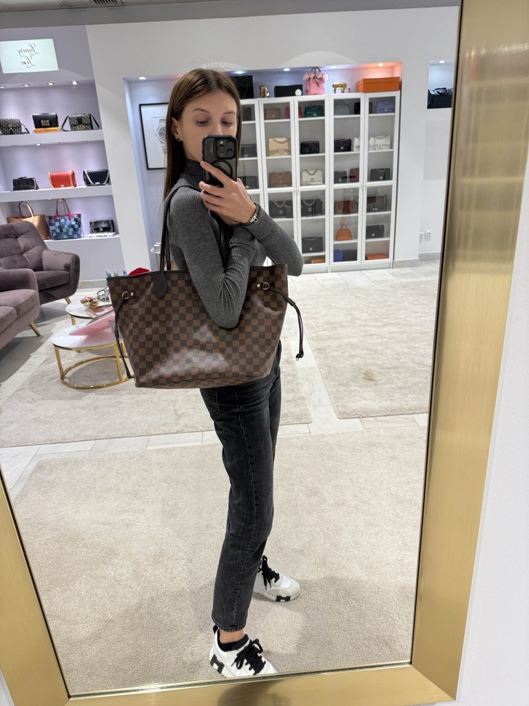 Louis Vuitton Neverfull MM bag