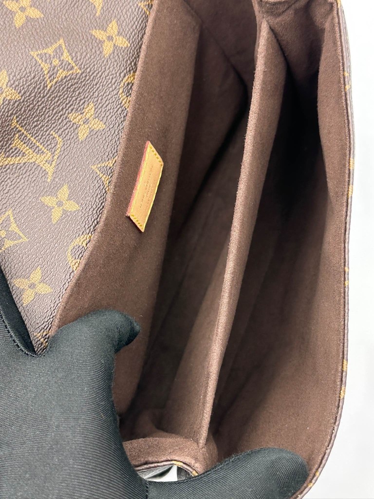 Louis Vuitton Pochette Metis bag