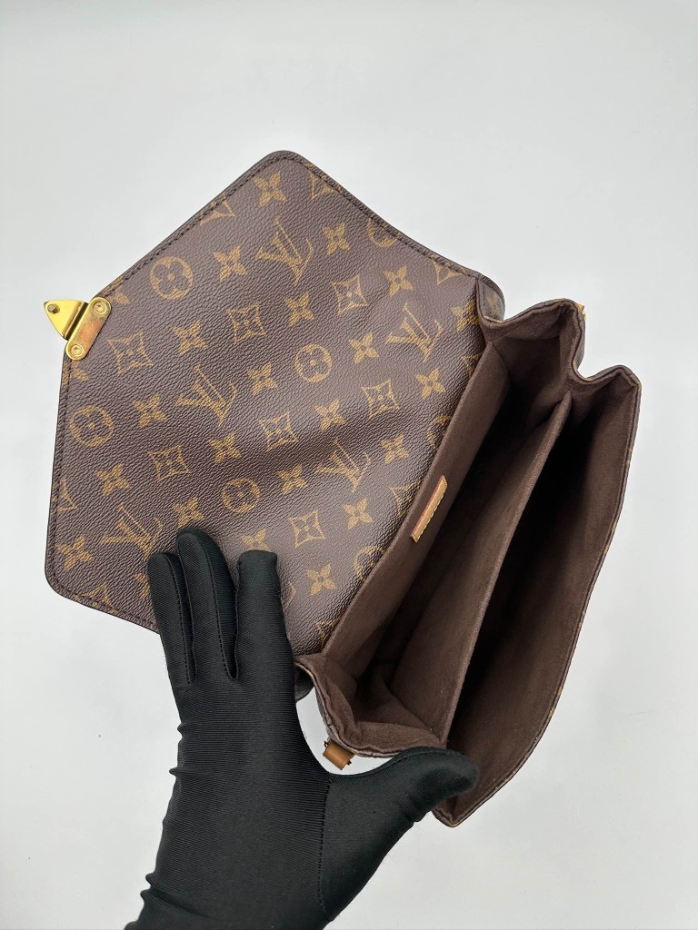 Louis Vuitton Pochette Metis bag