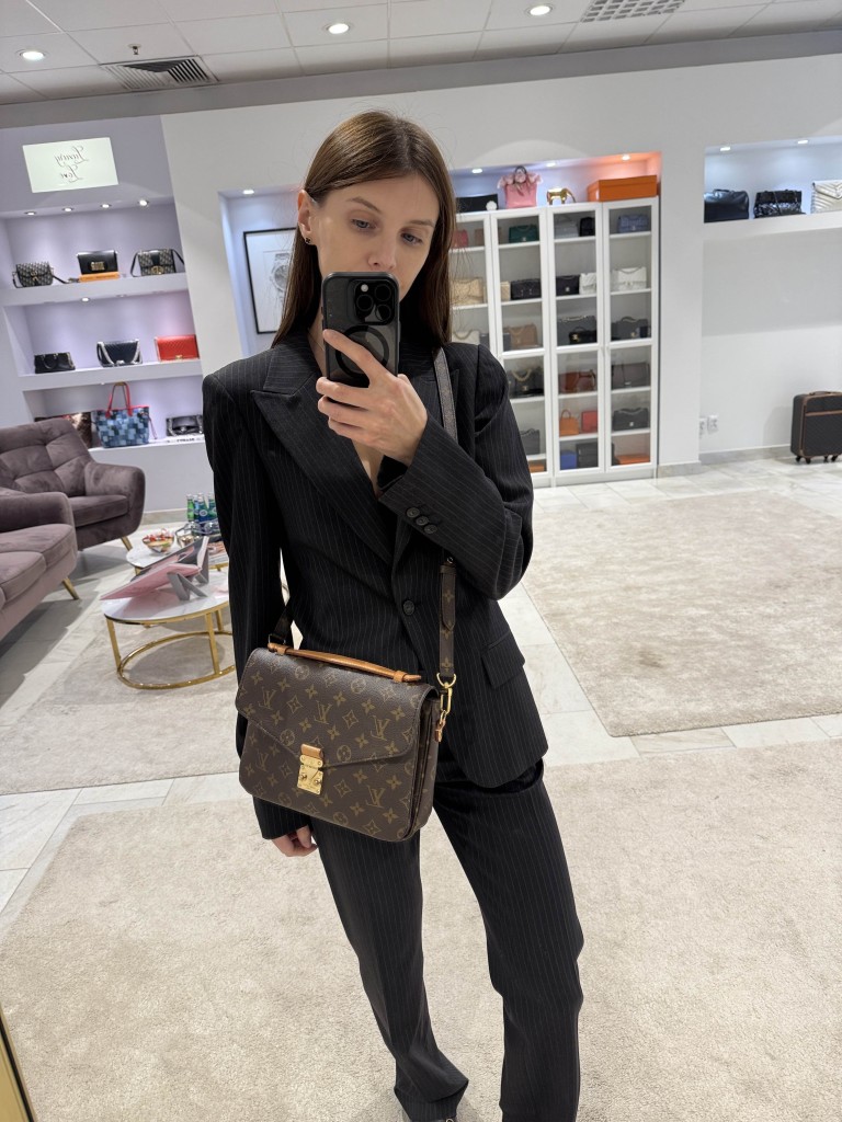 Louis Vuitton Pochette Metis bag