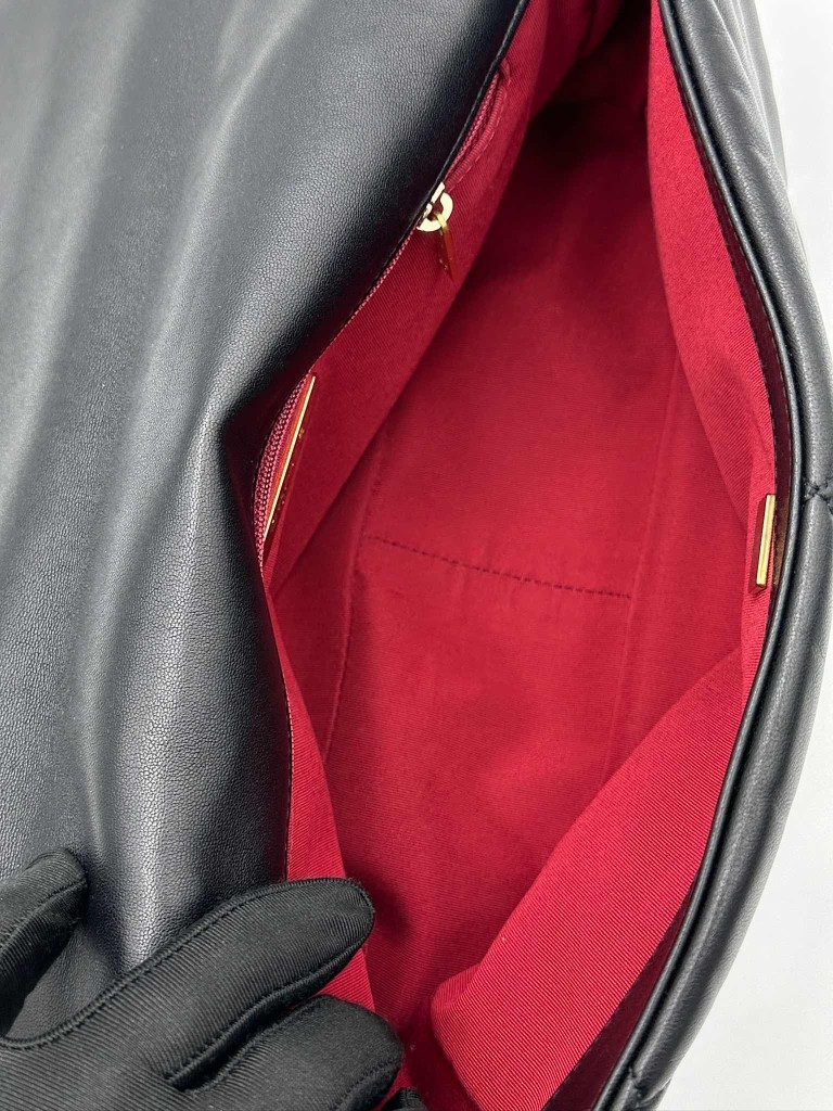 Chanel 19 Medium bag
