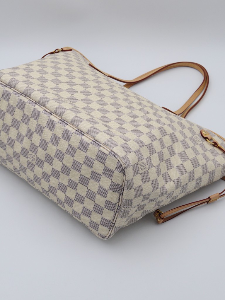 Louis Vuitton Neverfull MM bag