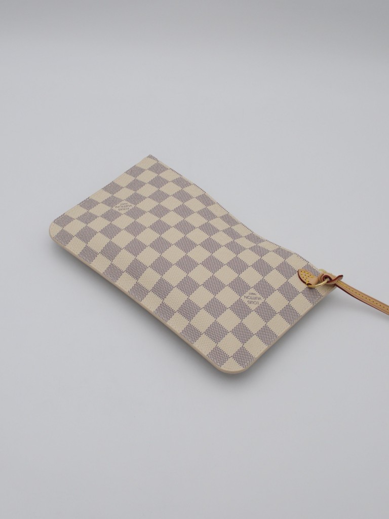 Louis Vuitton Neverfull MM bag