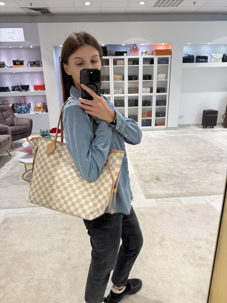 Louis Vuitton Neverfull MM bag
