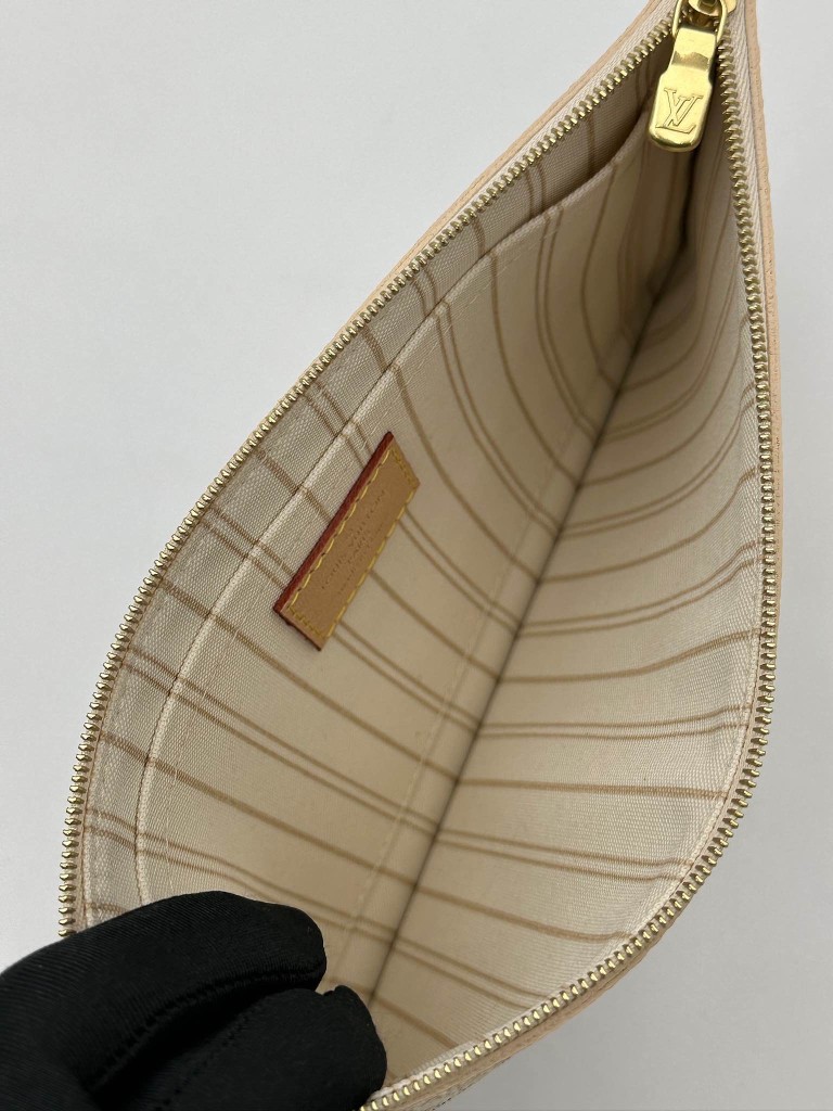Louis Vuitton Neverfull MM bag