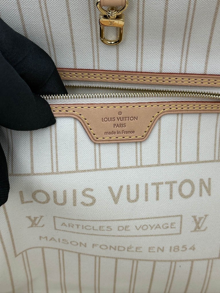 Louis Vuitton Neverfull MM bag