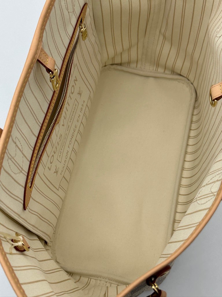 Louis Vuitton Neverfull MM bag