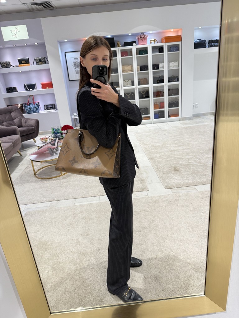 Louis Vuitton OnTheGo MM bag