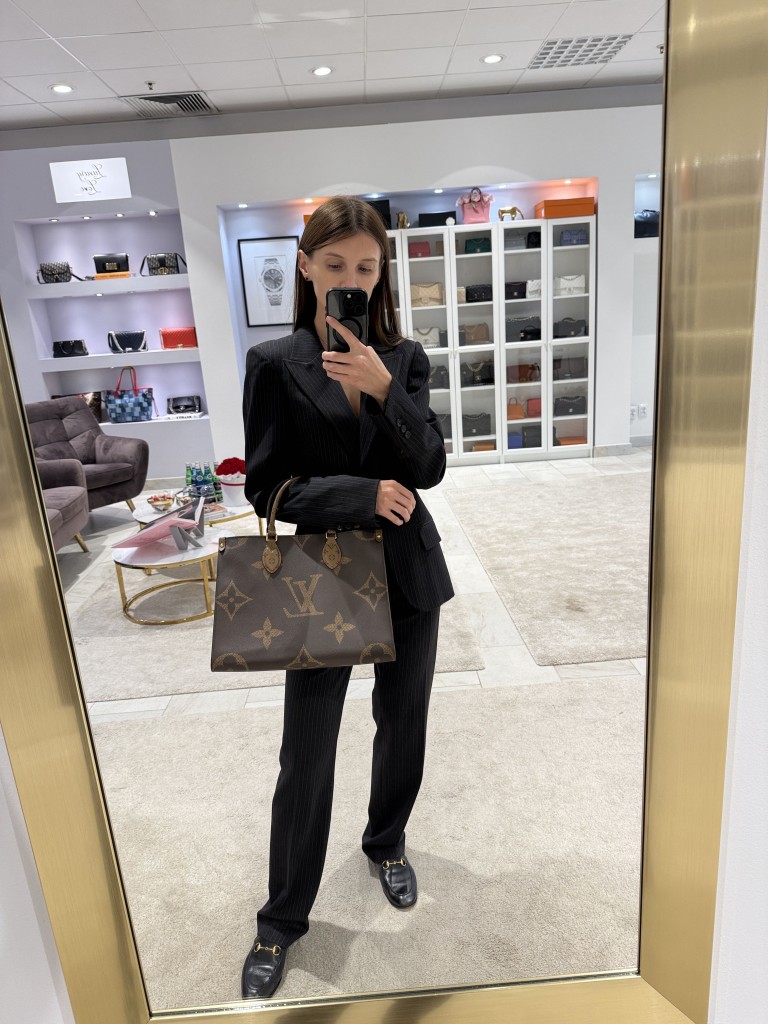 Louis Vuitton OnTheGo MM bag