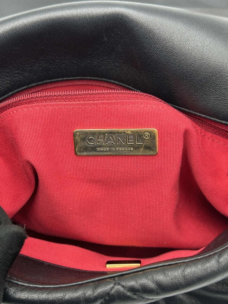 Chanel 19 Medium bag