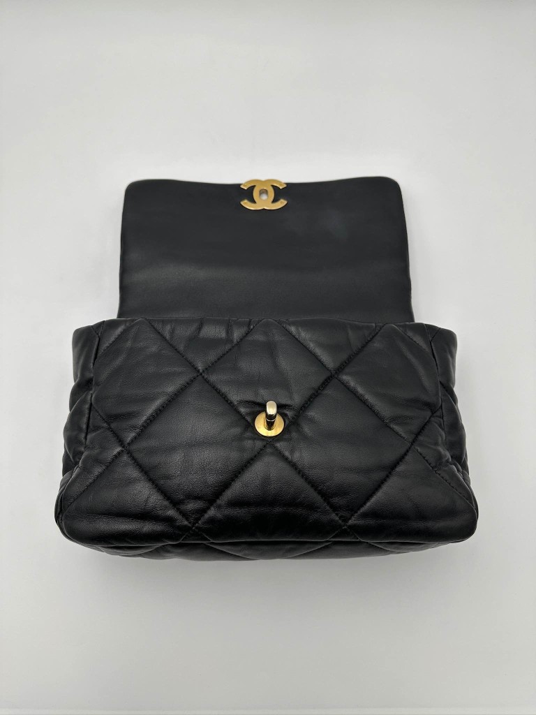 Chanel 19 Medium bag