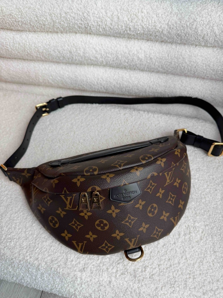 Nerka Louis Vuitton Monogram Canvas My LV World Tour Bumbag