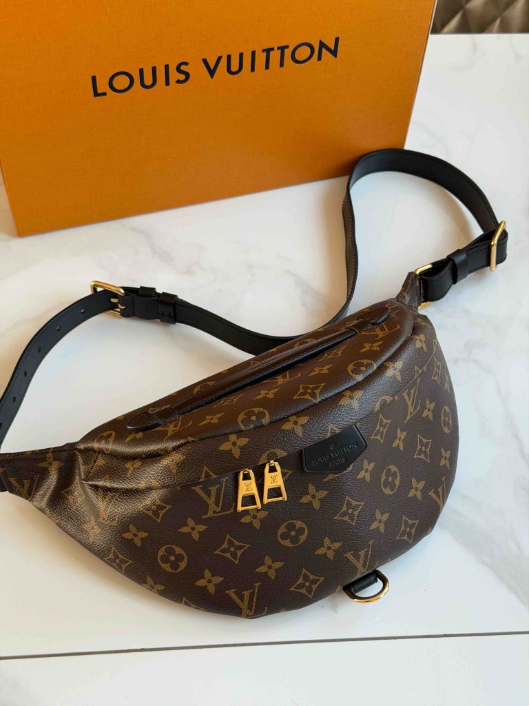 Nerka Louis Vuitton Monogram Canvas My LV World Tour Bumbag