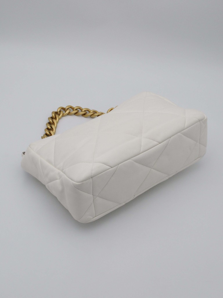 Chanel 19 Medium bag