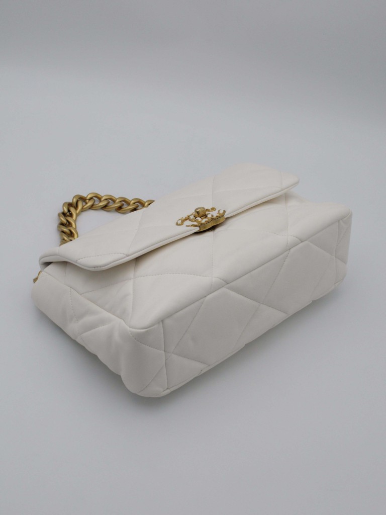 Chanel 19 Medium bag