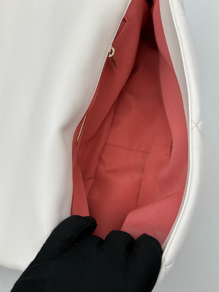 Chanel 19 Medium bag