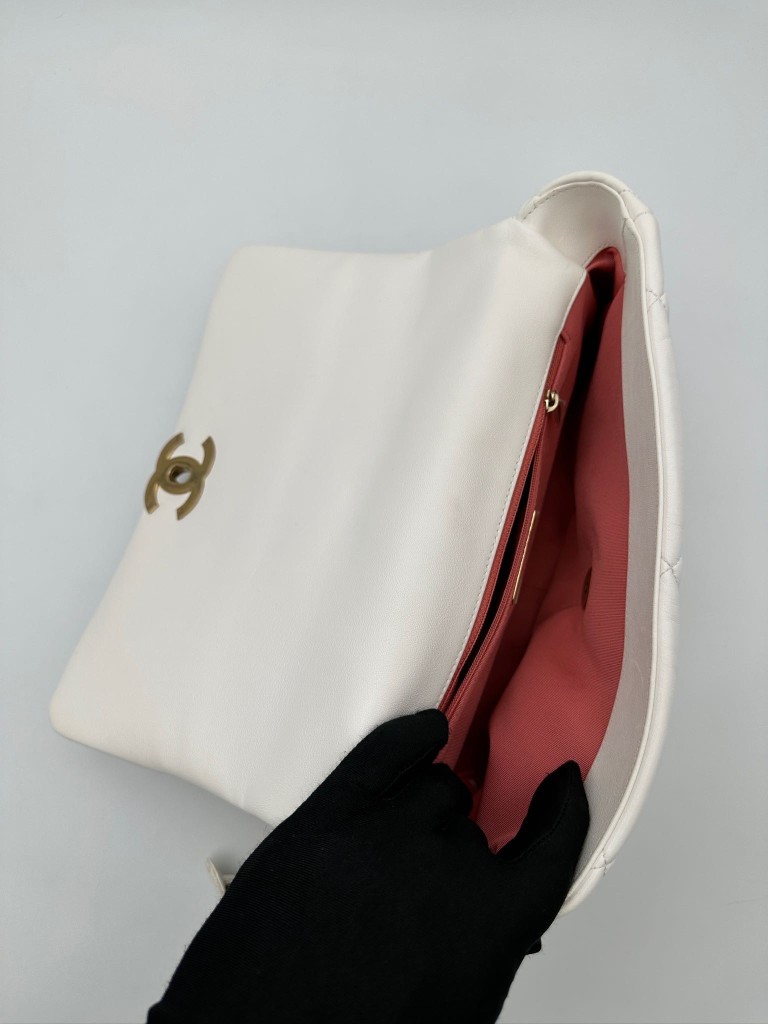 Chanel 19 Medium bag