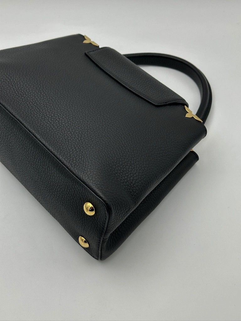 Louis Vuitton Capucines MM bag