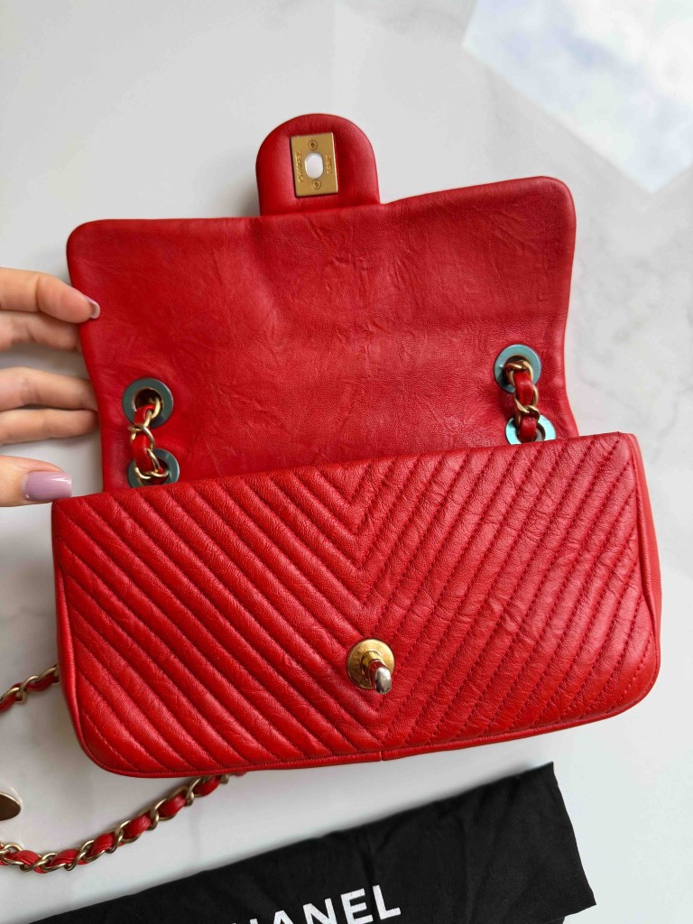 Chanel Chevron Small Surpique Flap torebka
