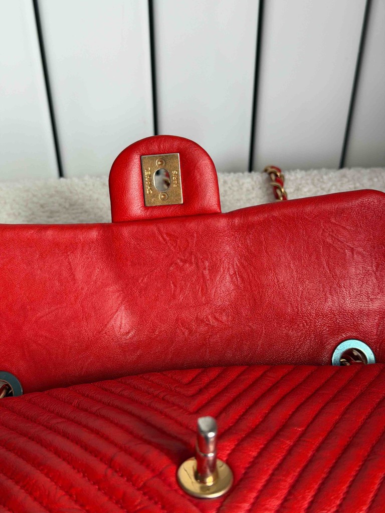 Chanel Chevron Small Surpique Flap torebka